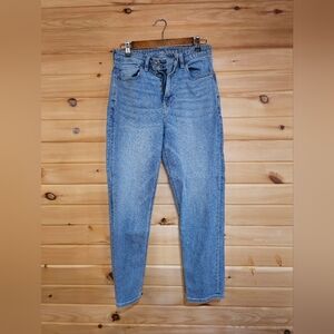 American Eagle Outfitters Women's Light Blue High Rise Jeans Size 6 Mom Jean
